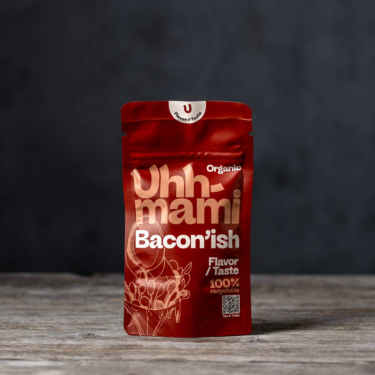 Uhhmami BACON'ISH snack 40g, crispy bacon-flavored treat in a resealable bag, ideal for snacking or adding flavor to dishes.